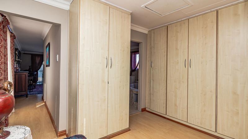 5 Bedroom Property for Sale in Village On Sea Western Cape